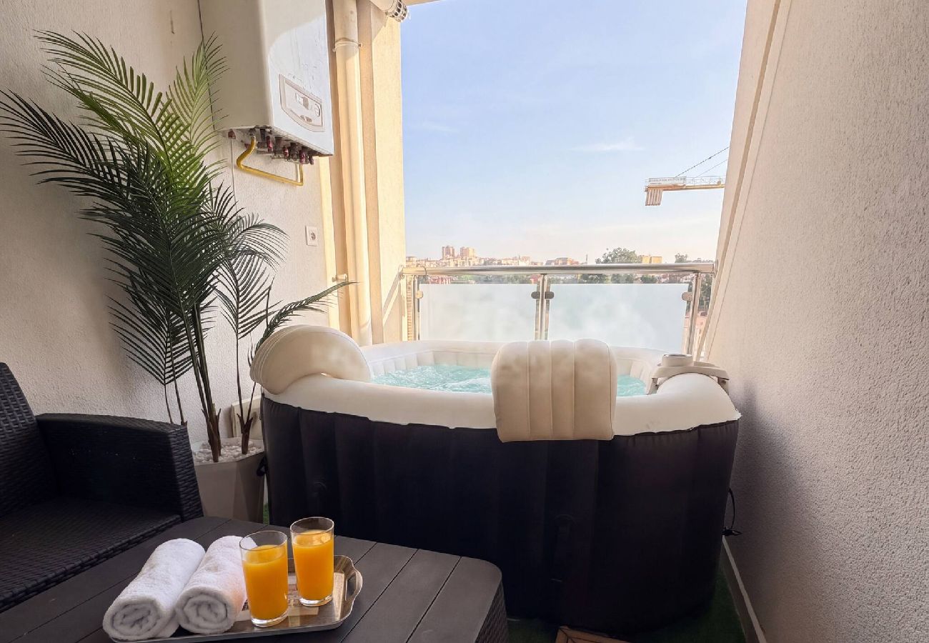 Apartment in Algiers - Le Scenario | jacuzzi chauffant | haut standing